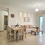Apartment Beachfront 269 *